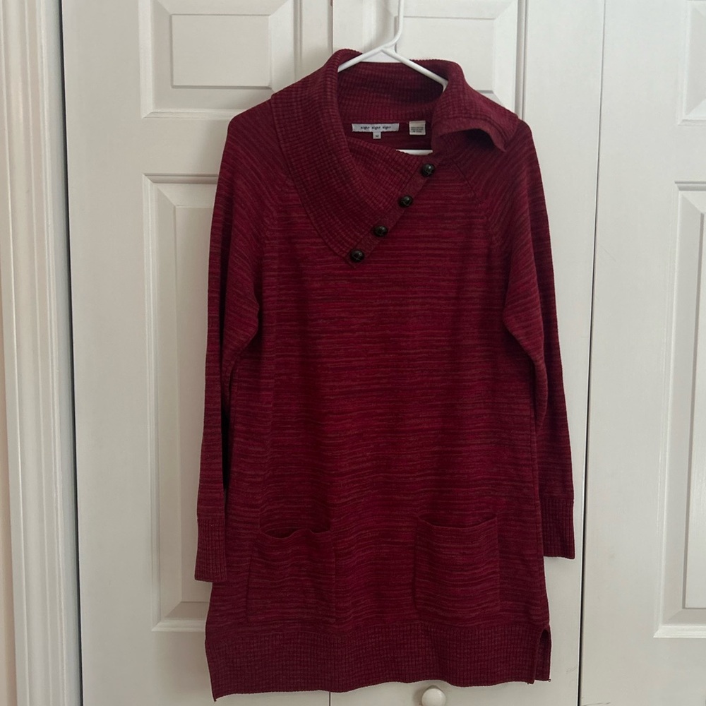 Tunic sweater by Eight Eight Eight in heavy 100 % cotton. Crimson/red/blk. M EUC